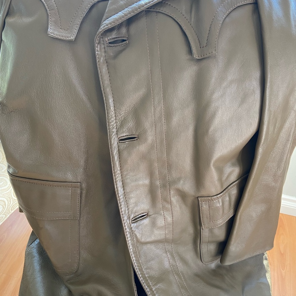 Gorgeous men’s leather coat with beautiful detail made in canada .